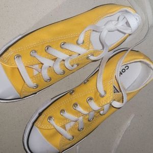 2 pairs of kids converse sneakers